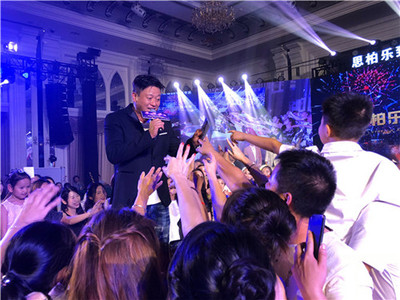 侯耀華經紀人肖像授權聯系人王峰